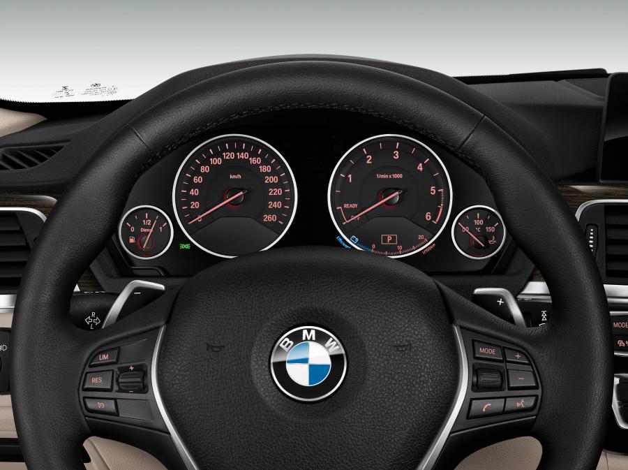 Панель приборов BMW 330e (F30) 2016 года  (WW) (фото 11 из 40)